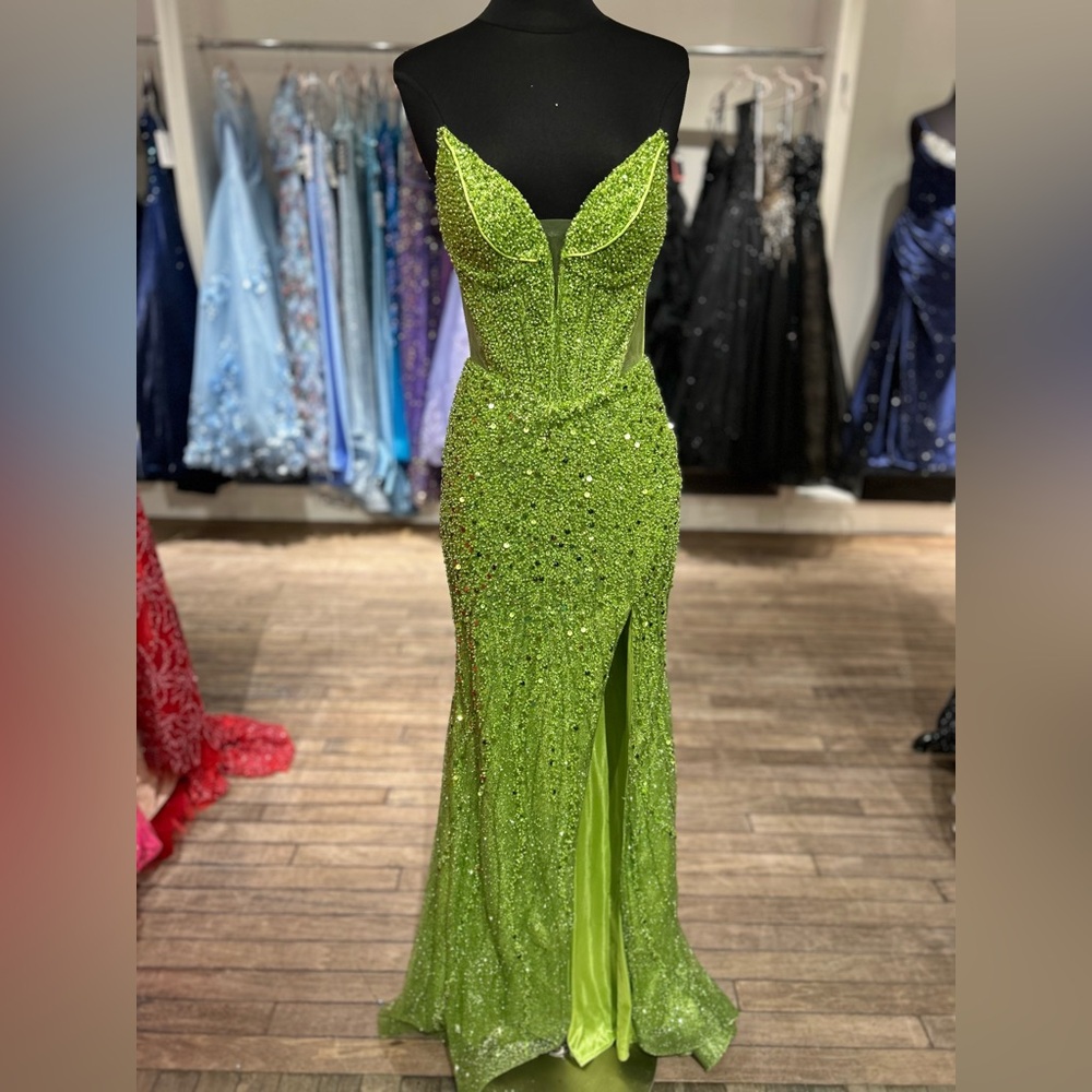 Sparkling Lime Prom Gown with Sweetheart Neckline